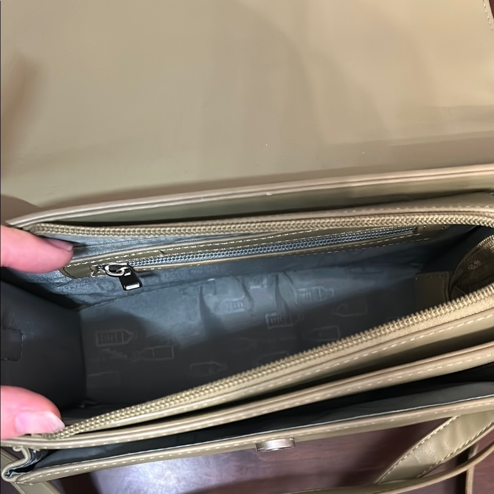 Pixie Mood Zoe Crossbody Purse in Olive Green - Picture 6 of 10
